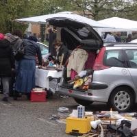Marché aux puces parking tram 
